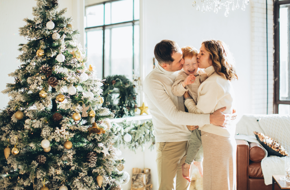  Secret Mom Hacks: Holiday Family Picture Ideas